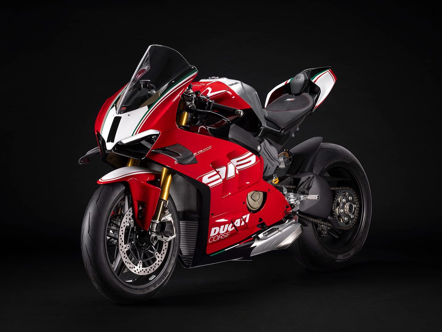 Not that anyone was complaining about the Panigale V4’s looks before, but it’s especially hard to argue with the styling on the 30th Anniversario 916 model.