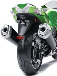 2012 Kawasaki ZX-14R | The New King Cometh | Cycle World