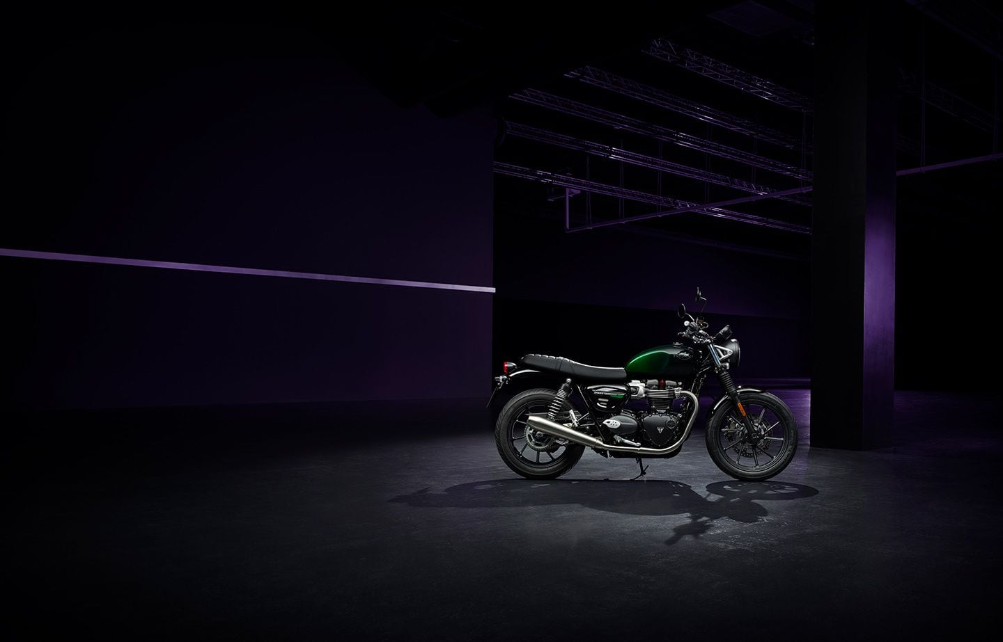 2024 Triumph Speed Twin 900 in Green Stealth.