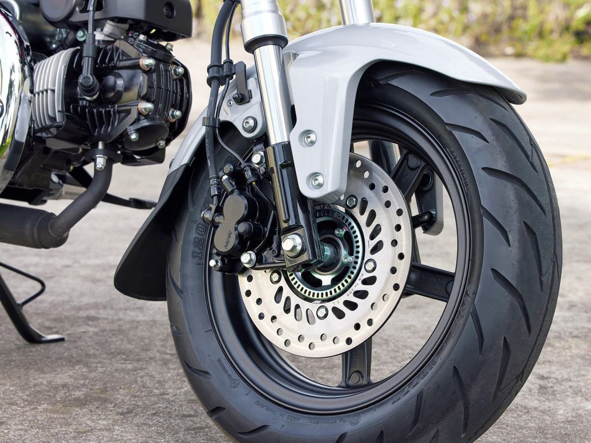 The Dax also benefits from the Grom’s upside-down fork and five-spoke wheels with disc brakes.