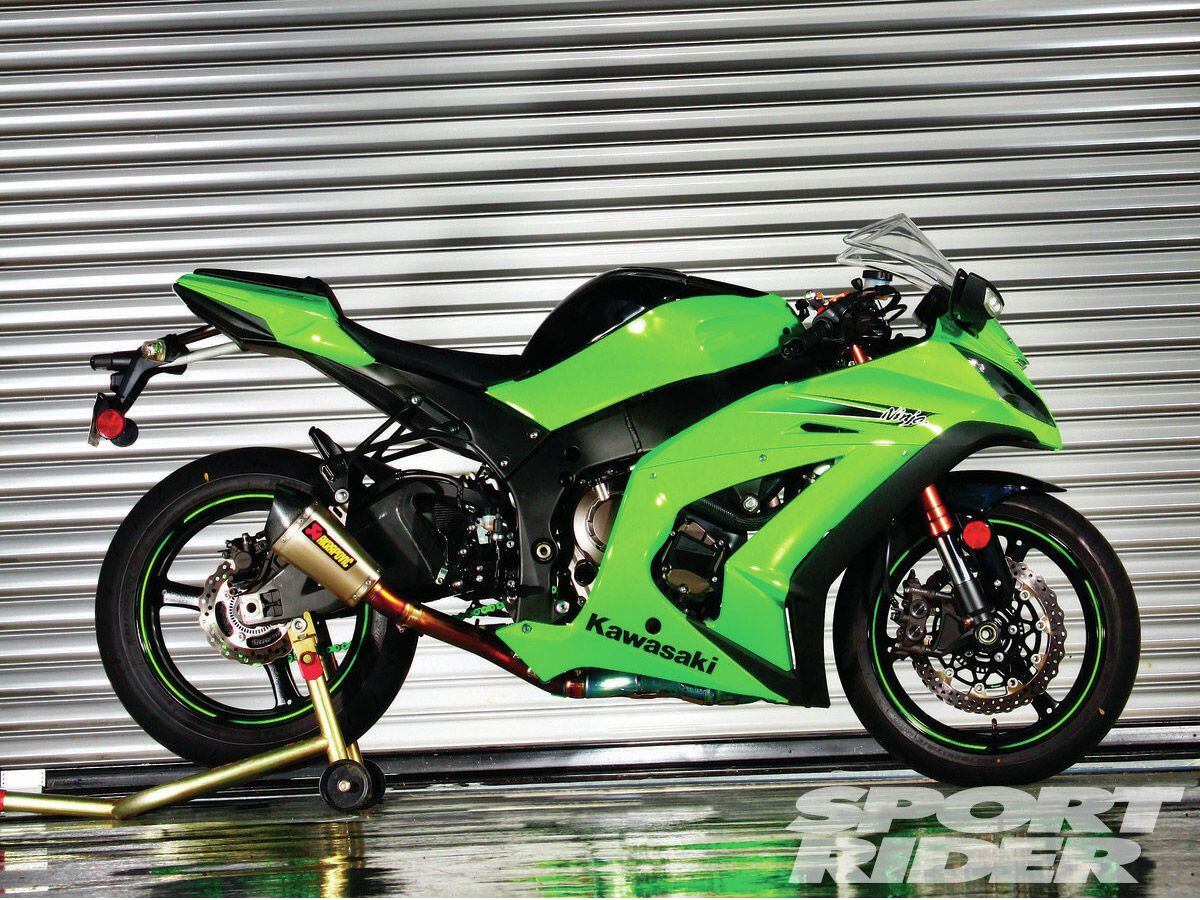 Kawasaki ZX-10R Reflashed ECU, Attack Rearsets, Akrapovic 