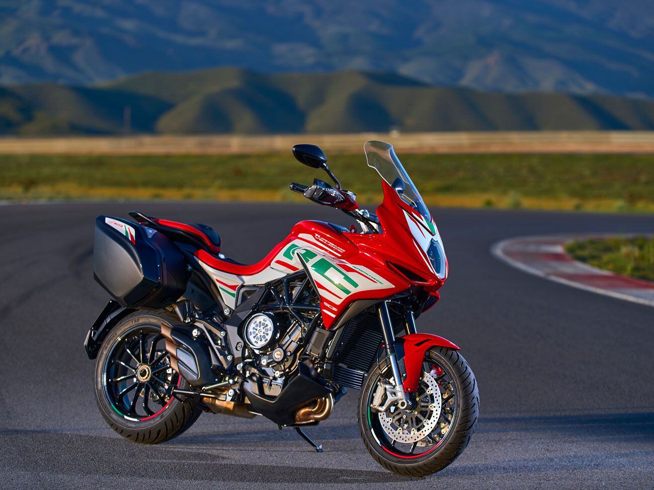 MV Agusta Turismo veloce versus