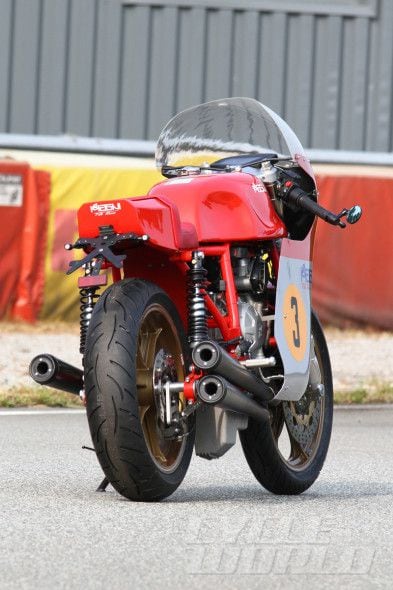 Magni 'Filo Rosso' Retro Racing Motorcycle - AskMen