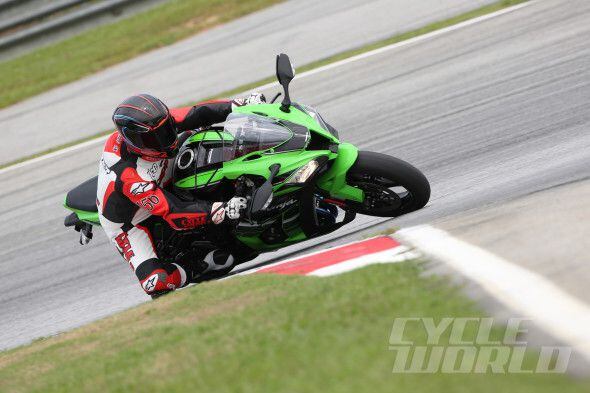 2016 Kawasaki Ninja ZX-10R FIVE FAST FACTS Review, Photos 