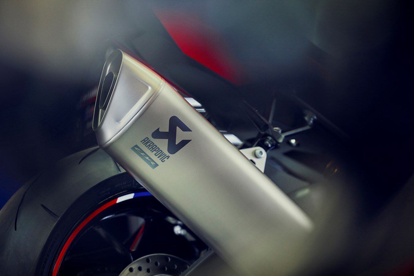 A closer look at the Akrapovič exhaust silencer.