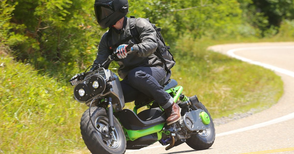 2016 Smokey Mountain Crawl, Honda Ruckus vs. The Dragon | Cycle World