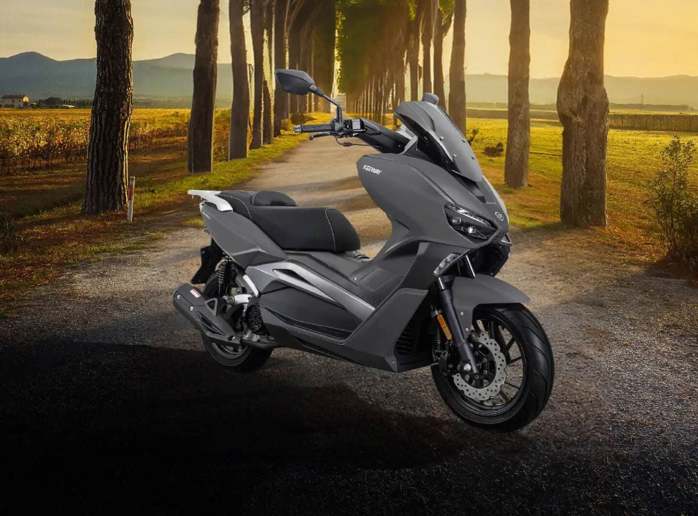 Keeway offers multiple scooters in its lineup both here and abroad. The Vieste 200 represents a modern spin on the midi class with shaper edges and dynamic bodywork.