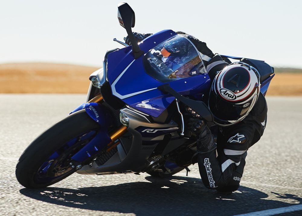 Yamaha YZF R1 Specifications Features, Mileage, Weight