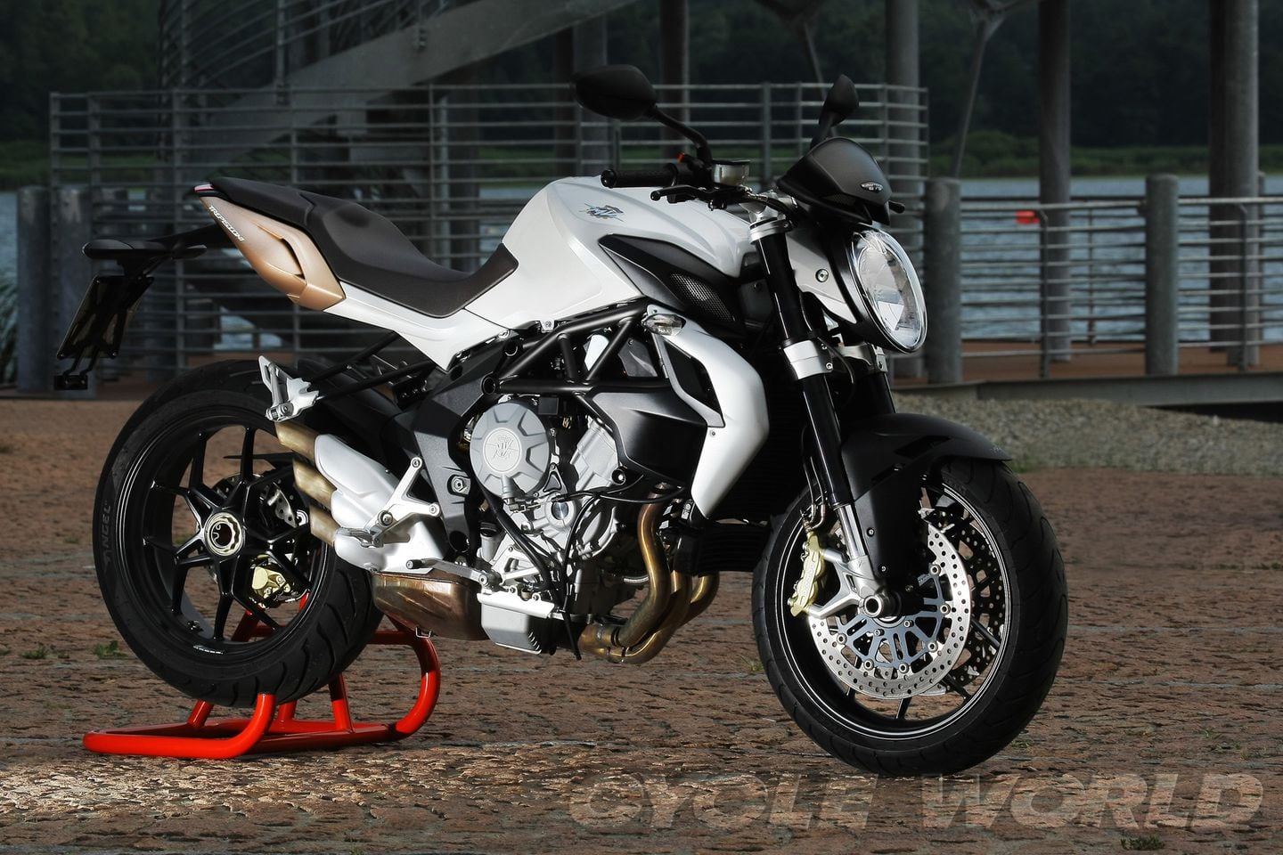 Mv agusta 675 2024 brutale 2012