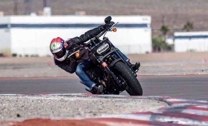 YCRS instructor and six-time MRA No. 1 plate holder Ryan Burke adapted full GP body position while lapping the Las Vegas track on Harley-Davidson’s impressive Fat Bob. Cruiser riders can find extra cornering clearance through body position.