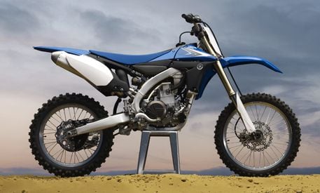 Nova Yamaha YZ450F 2010 com motor invertido!