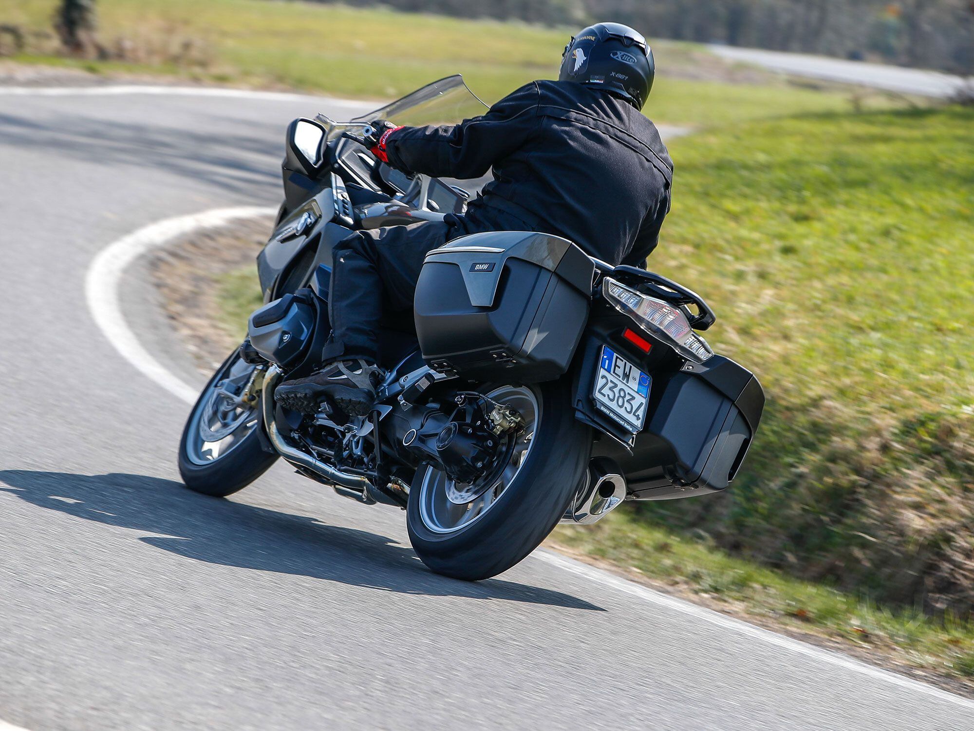 More advanced electronics just adds to the rider’s confidence in the R 1250 RT’s abilities.