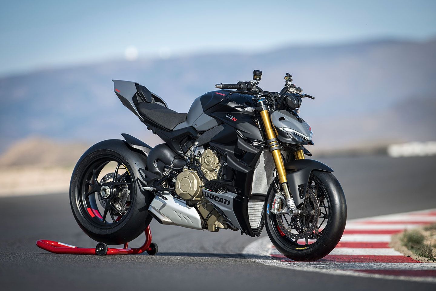 cycleworld.com] - 2023 Ducati Streetfighter V4 S First Ride 