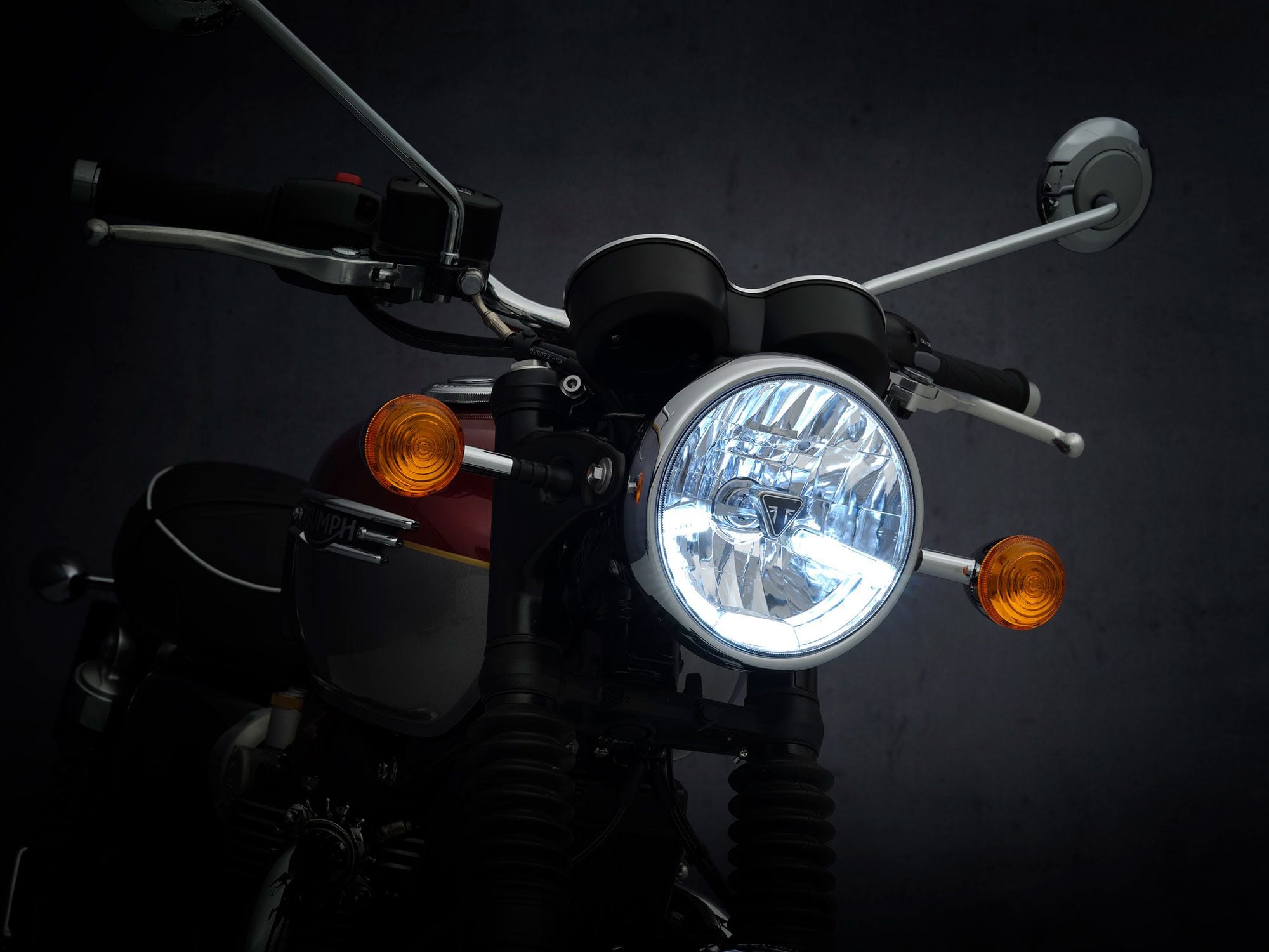 Full LED headlights, some with DRL, are featured on most of the new 2021 Bonneville range.