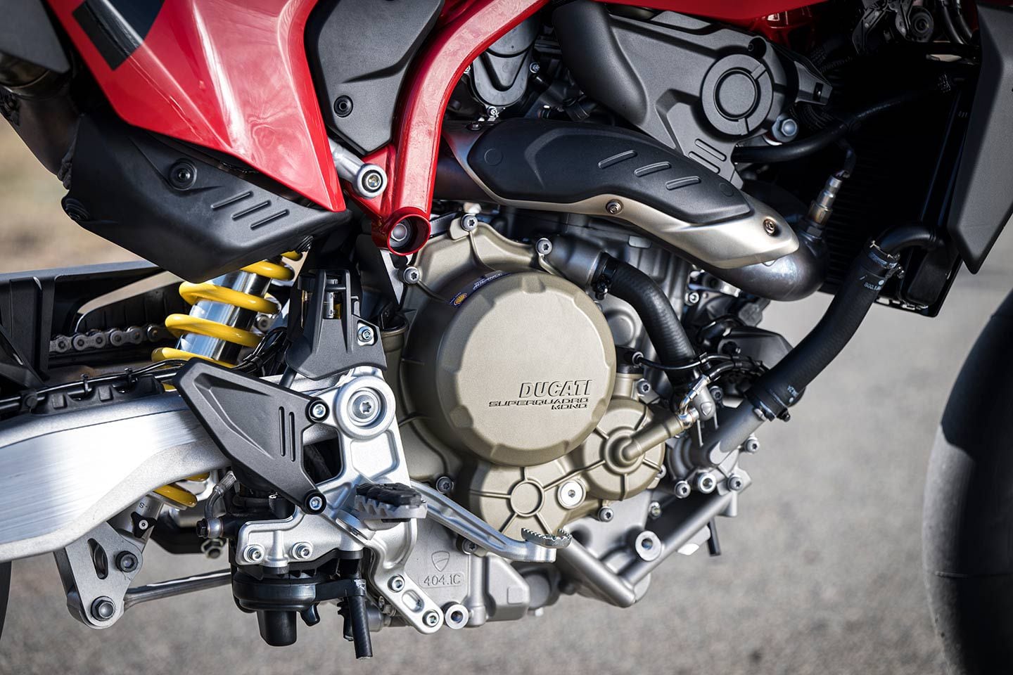 The heart of the Hyper Mono 698 is Ducati’s all-new Superquadro Mono single-cylinder engine, which is now the most powerful single-cylinder engine on the market, edging out the Austrian competition by a few (claimed) horsepower. It does, however, make a few less pound-feet of torque.