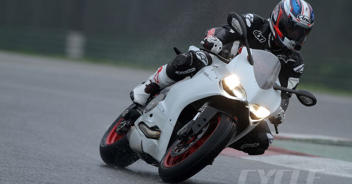 2014 Ducati 899 Panigale First Look Sportbike Review Photos Cycle World