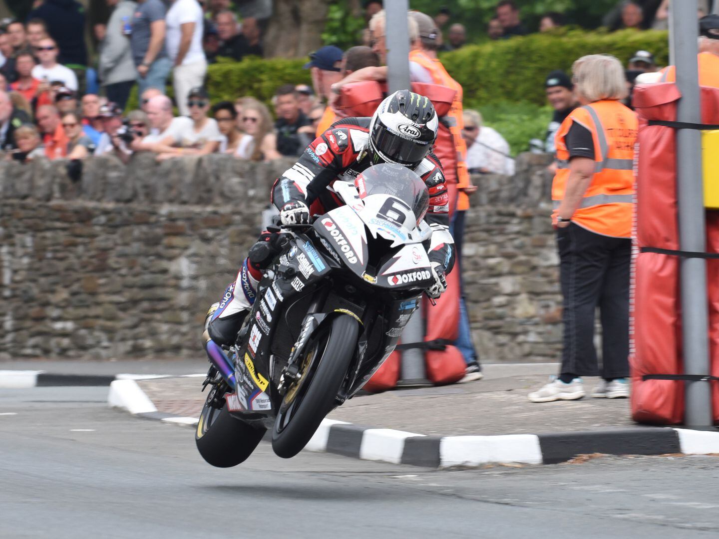 Isle of Man TT: Dunlop flies to Senior TT win and outright lap record ...