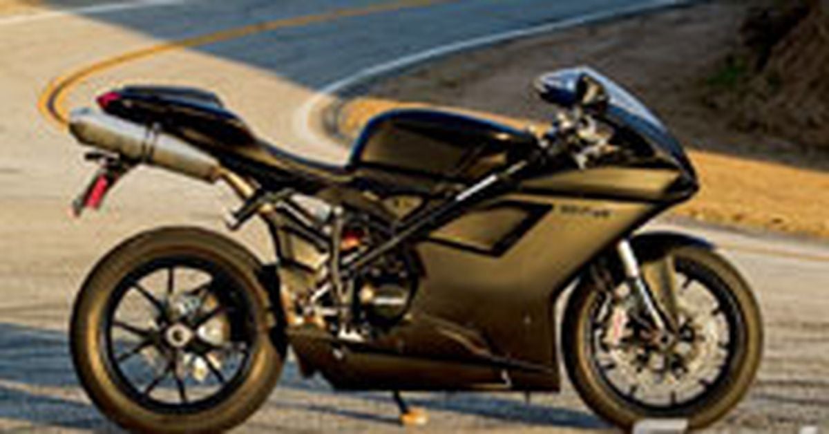 Full Test: 2011 Ducati 848 EVO - Stealth Bomber | Cycle World