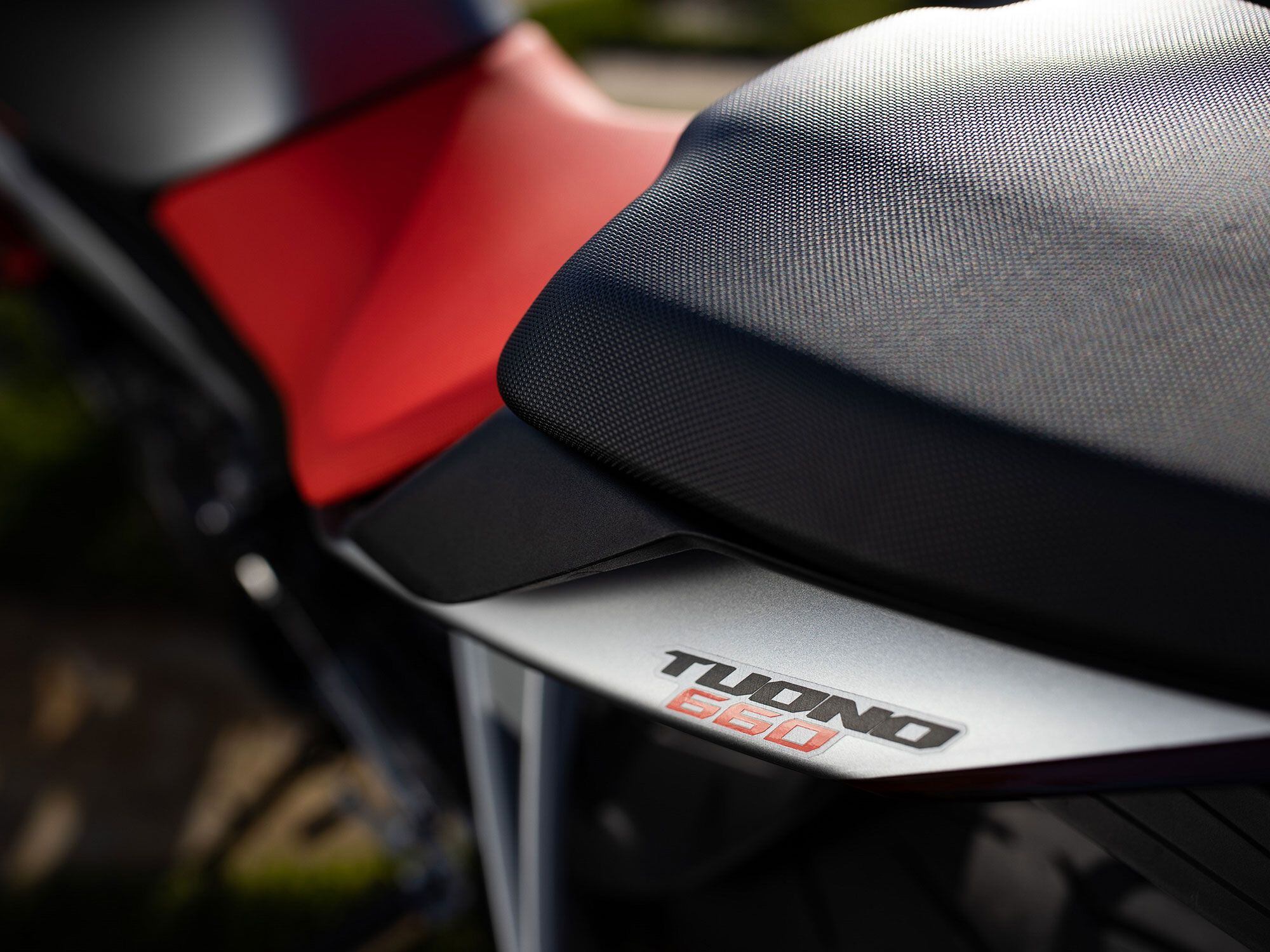 Nicely padded seat is all-day comfy with a narrow profile that allows even shorter riders to reach the ground.