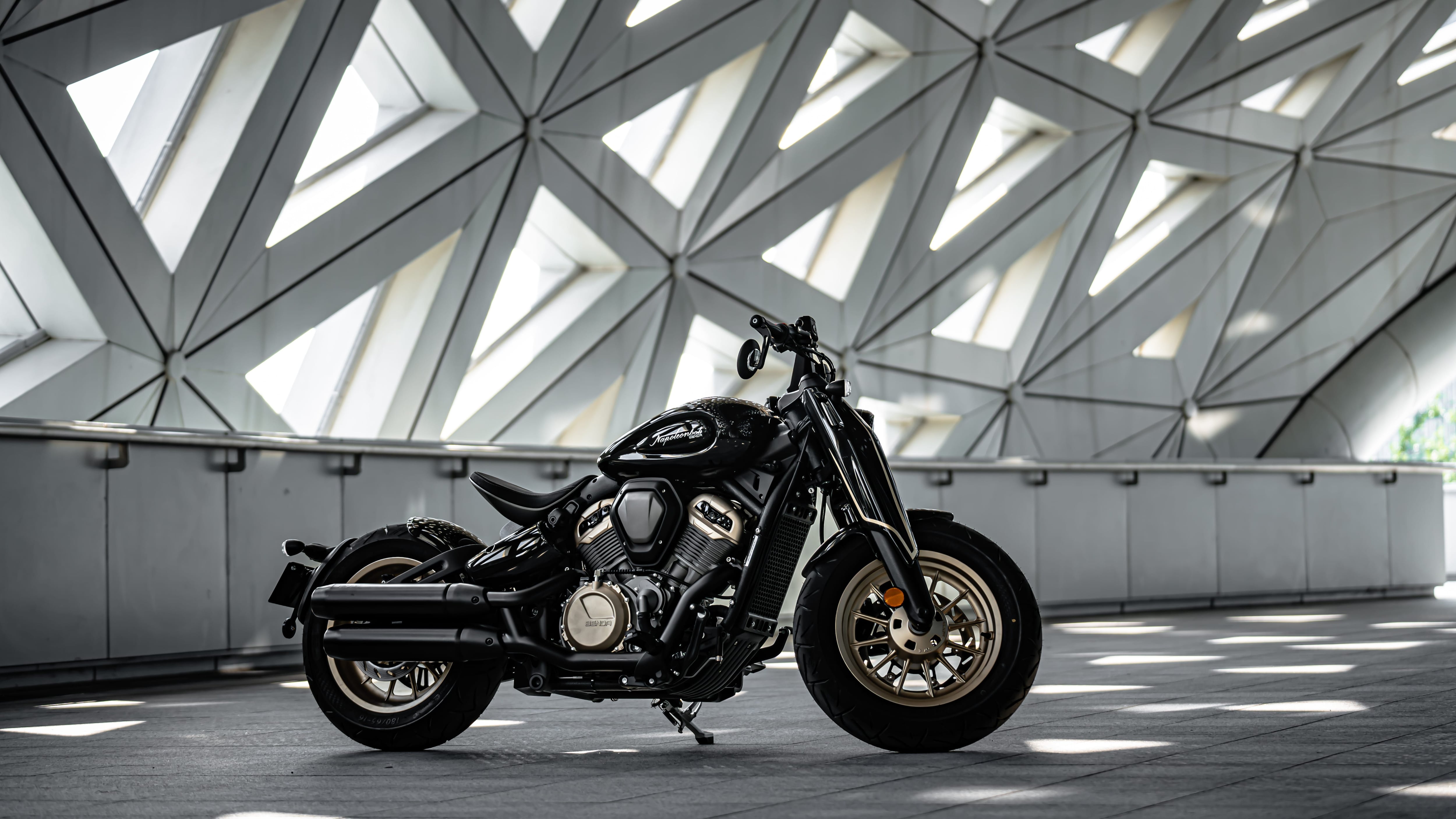 Benda’s Napoleon 500 Bobber has a similar front suspension that looks like a girder fork, but really has traditional fork stanchions behind the side plates.