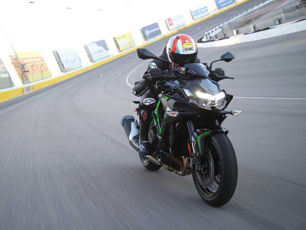 Las Vegas Motor Speedway’s banked oval let us stretch the 2020 Z H2’s legs.