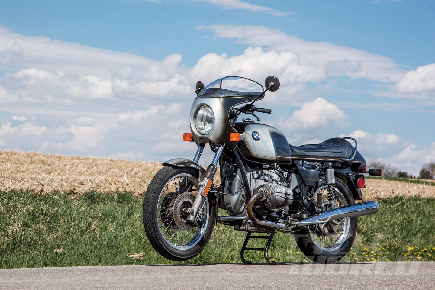 BMW r90s серого цвета