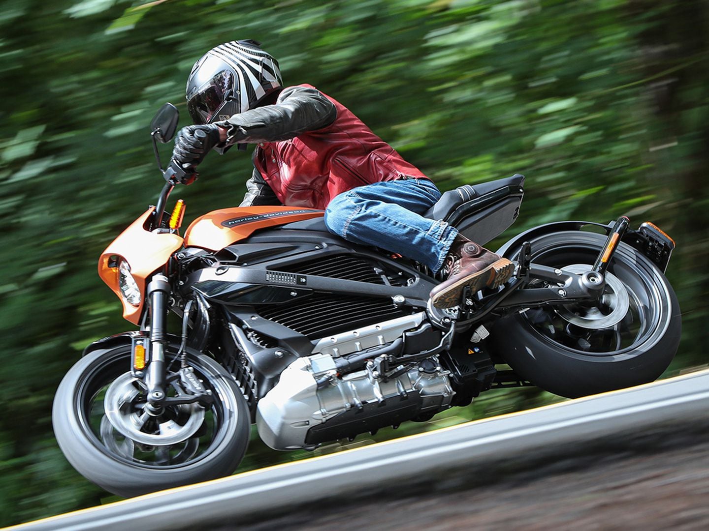 Join us for our first ride on the first electric Harley, the LiveWire -  Video - CNET