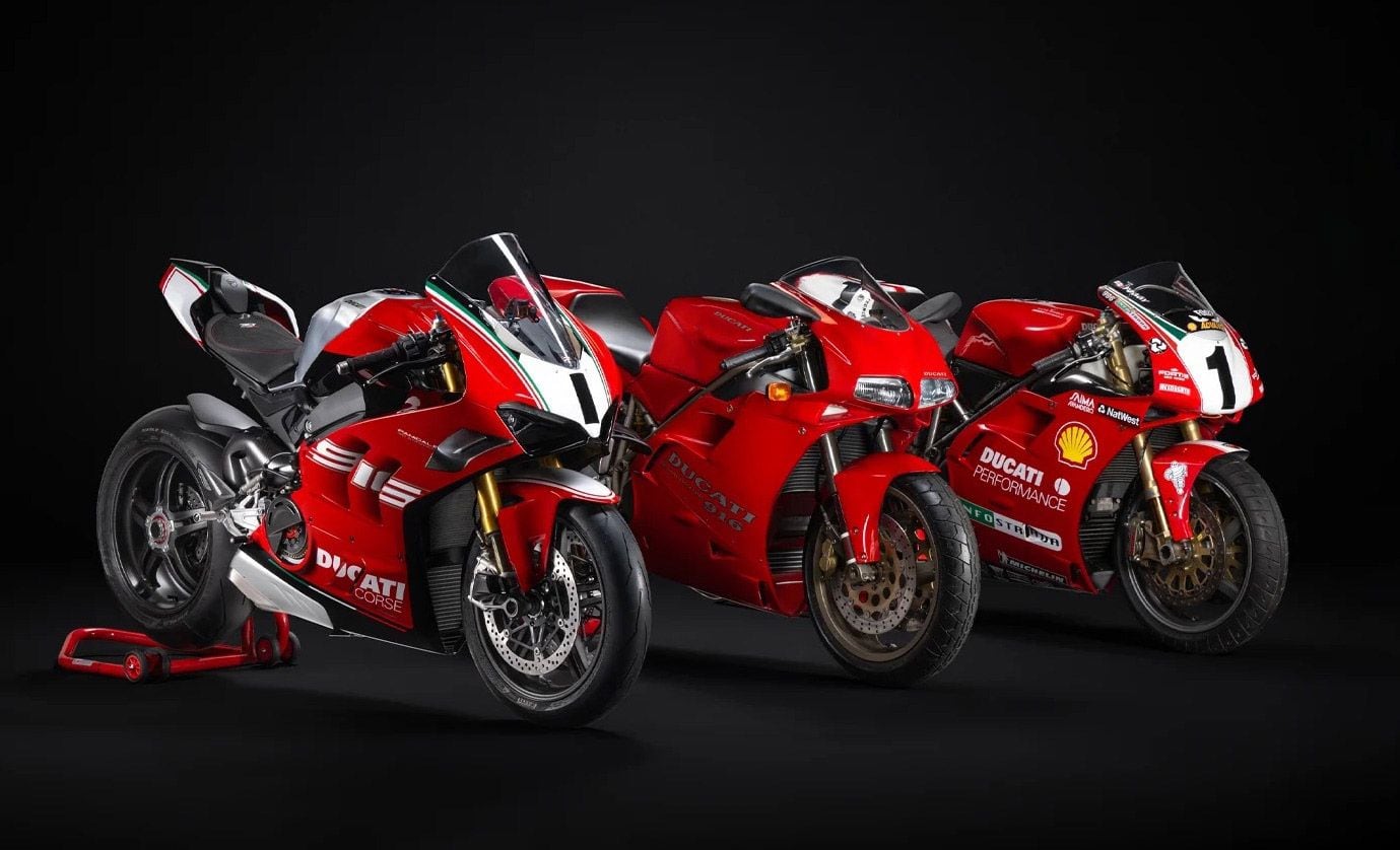 The 2024 Ducati Panigale V4 SP2 30th Anniversario 916 alongside the 916 and Foggy’s race bike.
