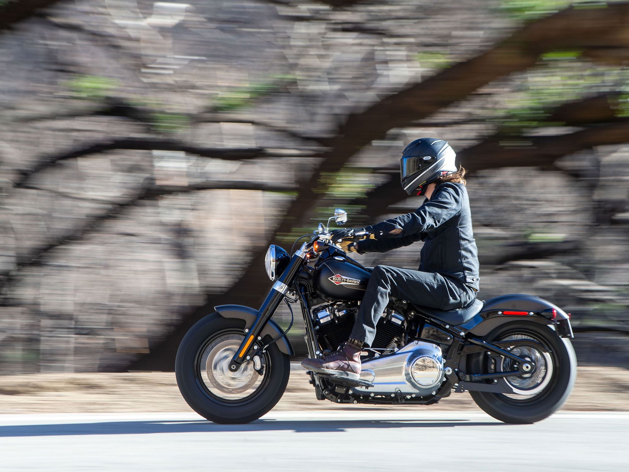 Floorboards on the Softail Slim allow for a range of motion while riding.