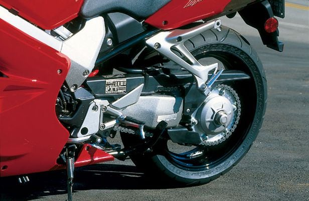 RED TECHNO-BUFF: 2002 Honda VFR800 Interceptor full test | Cycle World