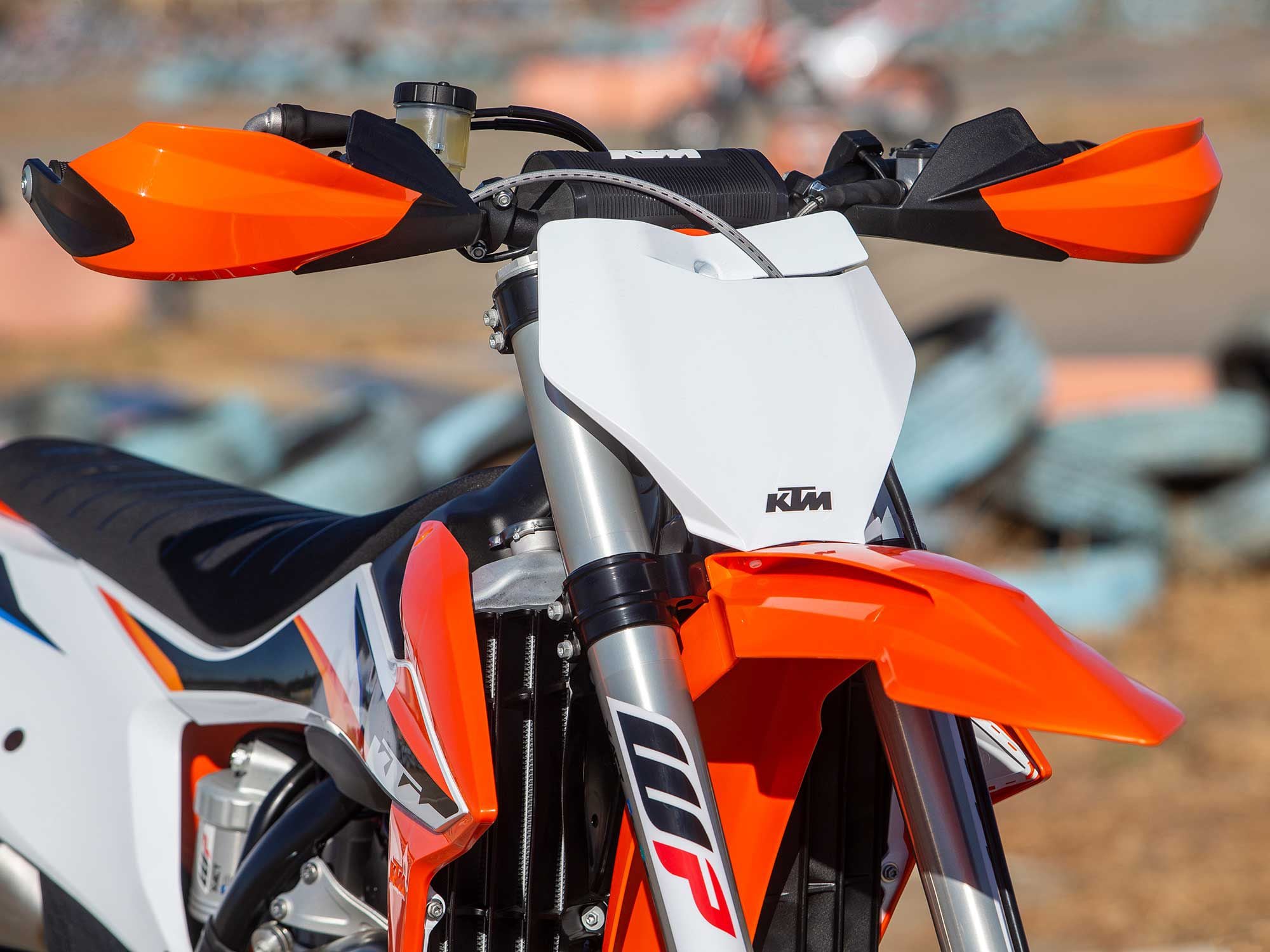 The 450 SMR also employs the same WP Xact fork as the SX-F, but gets specially tuned internal damping settings.