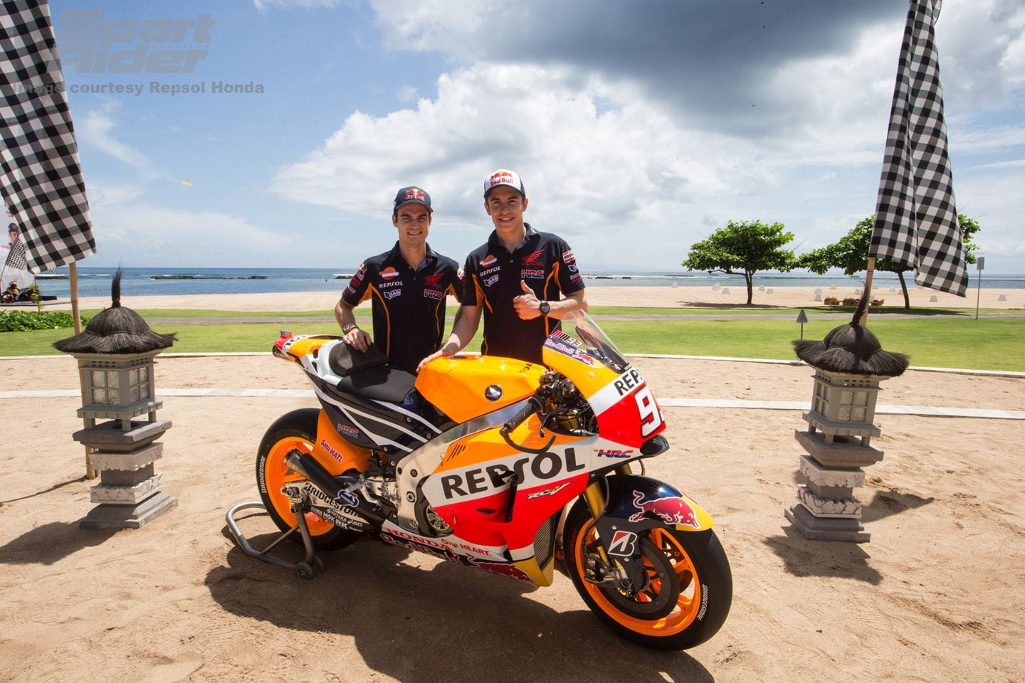 Video: 2015 Repsol Honda MotoGP Team Introduction in Bali | Cycle