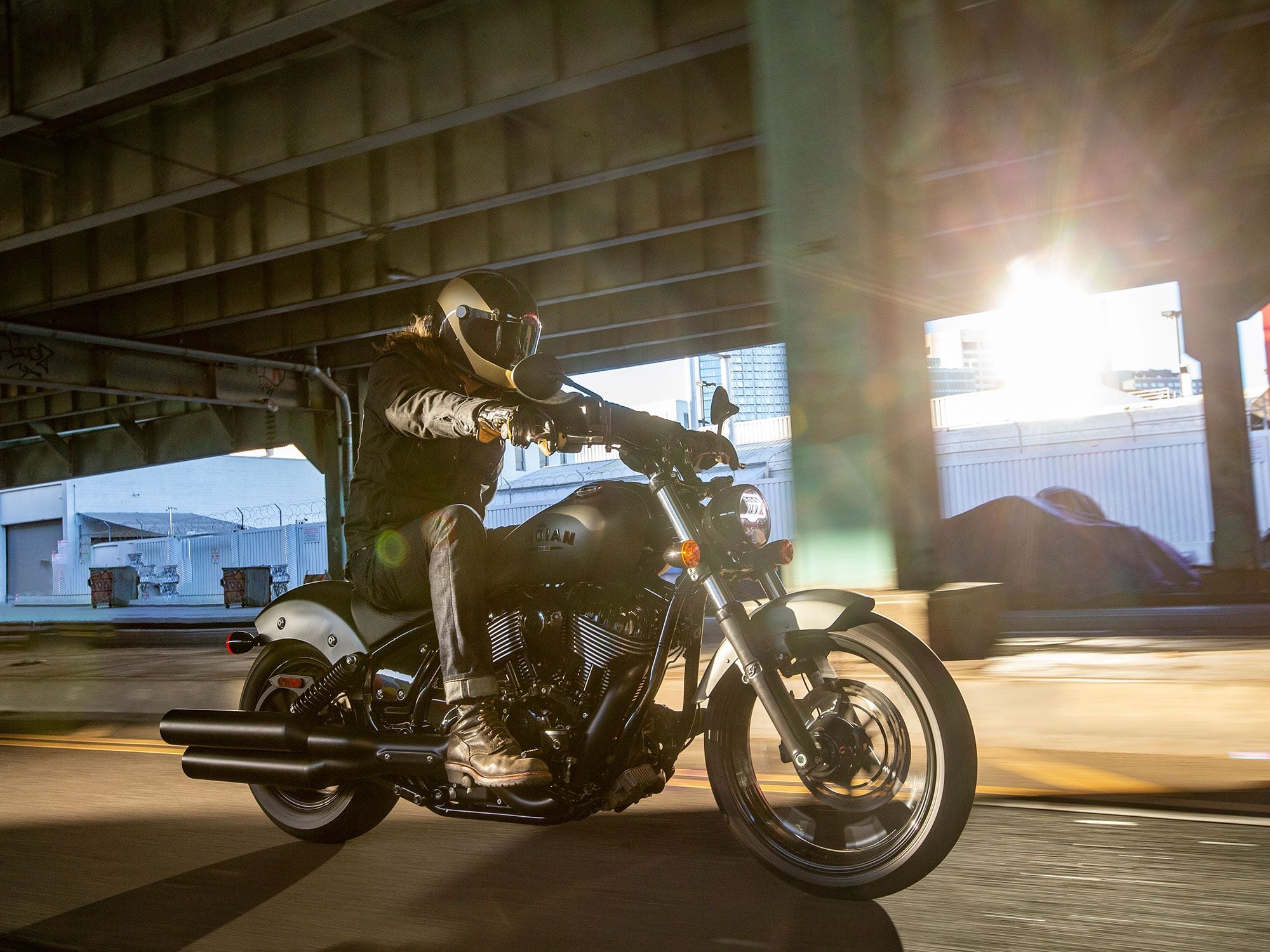 On city streets or open roads, the Chief Dark Horse quickly finds its stride.