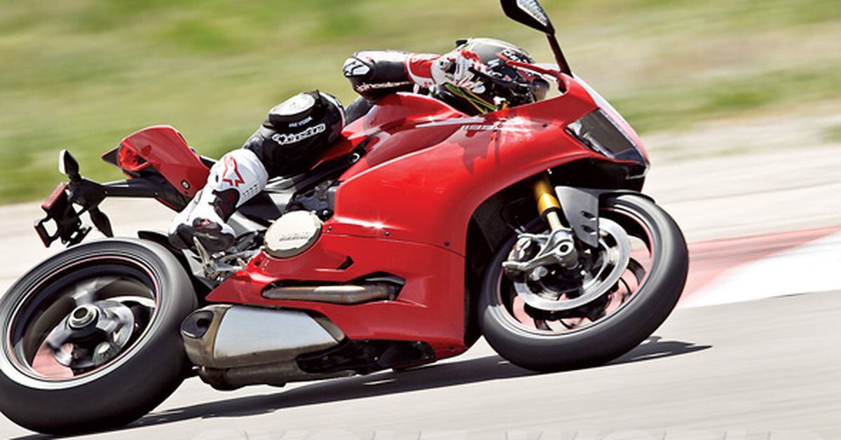 Ducati Panigale Tested with Pirelli Diablos Supercorsa SP Tires | Cycle ...