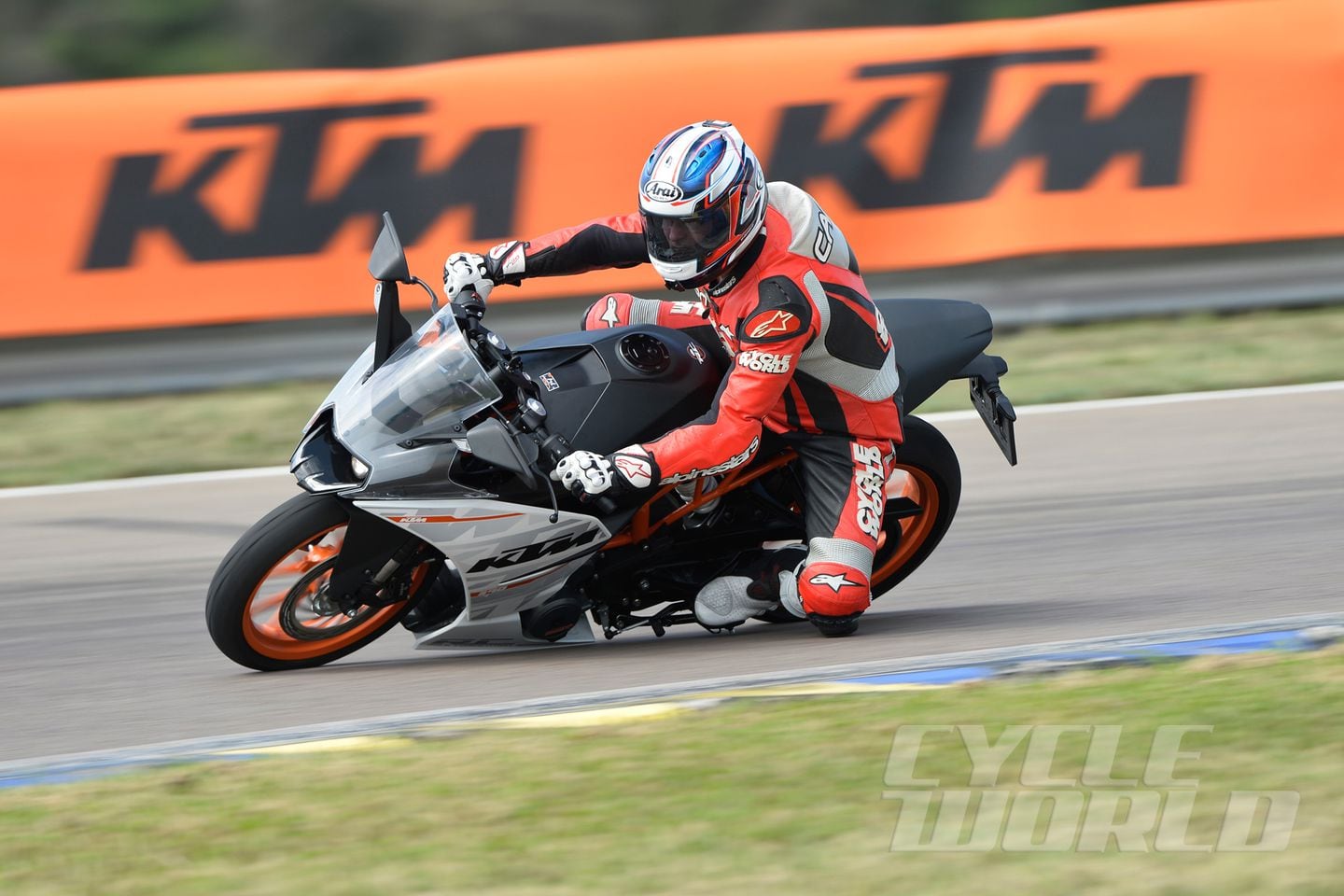 Best entry sport bike? 2015 KTM RC 390 ride review