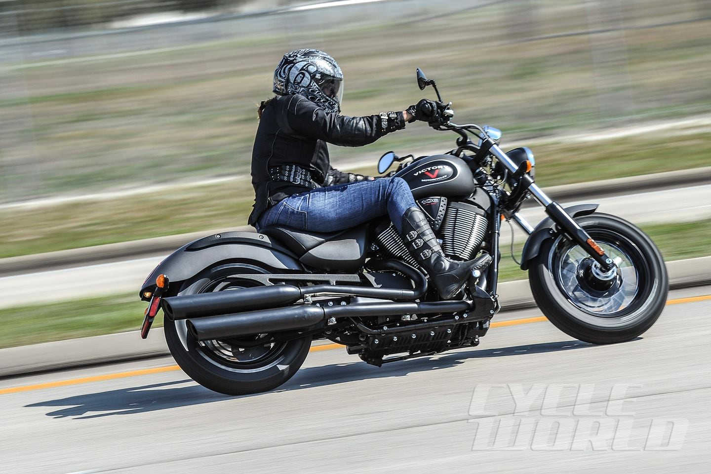 2015 Victory Gunner Bobber- First Ride Review- Photos- Specs | Cycle World