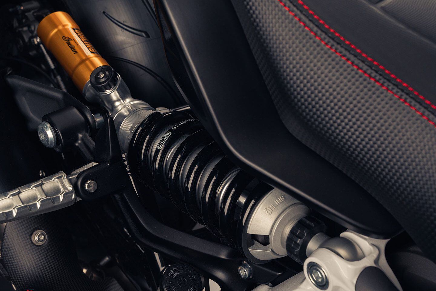 As on the regular R Carbon model, the Öhlins rear IFP shock on the 100% bike is fully adjustable.