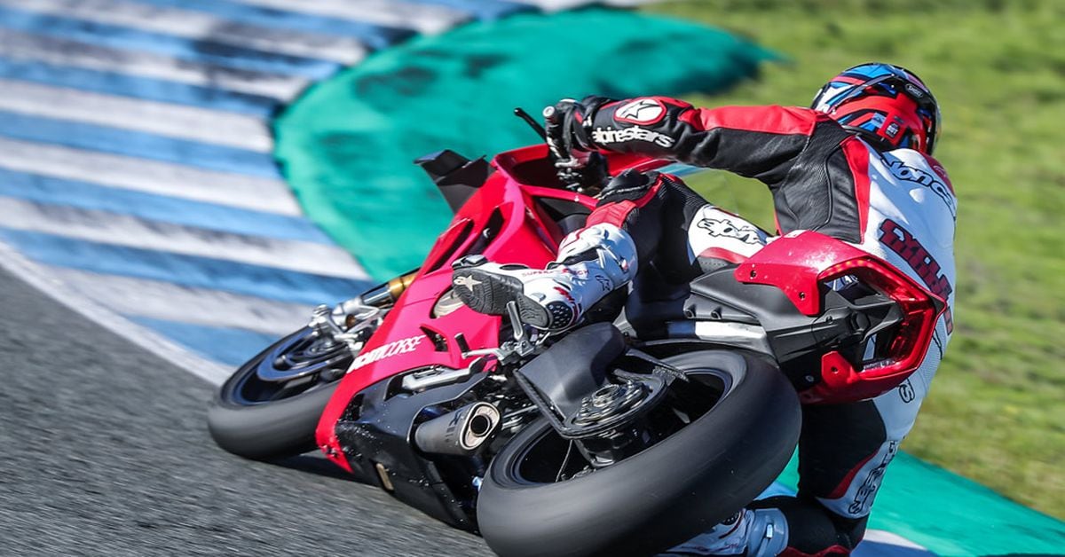 Hot Lap of Circuito de Jerez On A Ducati Panigale V4 R 