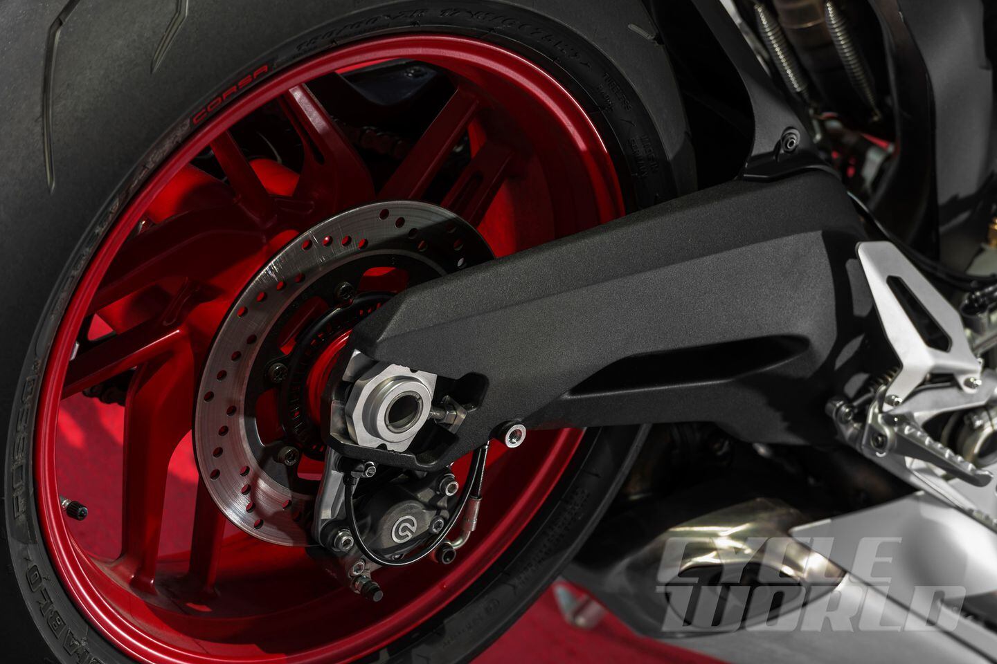 2014 Ducati 899 Panigale- First Look Sportbike Review- Photos