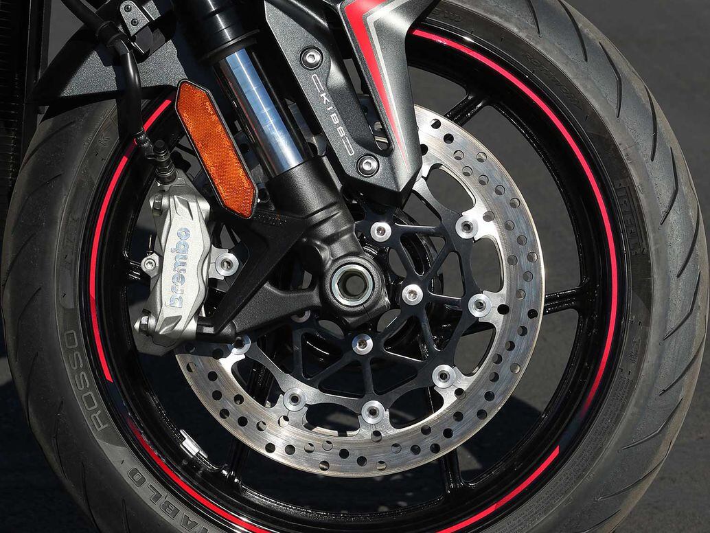 Brembo four-piston Monoblock calipers are matched to a Nissin master cylinder at the front of the Z H2. While they worked well, they did require a firm squeeze on the adjustable lever.