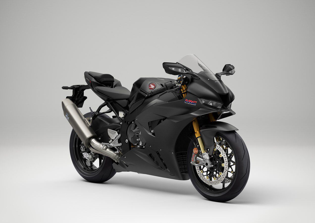 The 2024 CBR1000RR-R SP is available in a Carbon Edition in Europe with c-f bodywork shaving an additional 2.2 pounds off the bike’s weight.