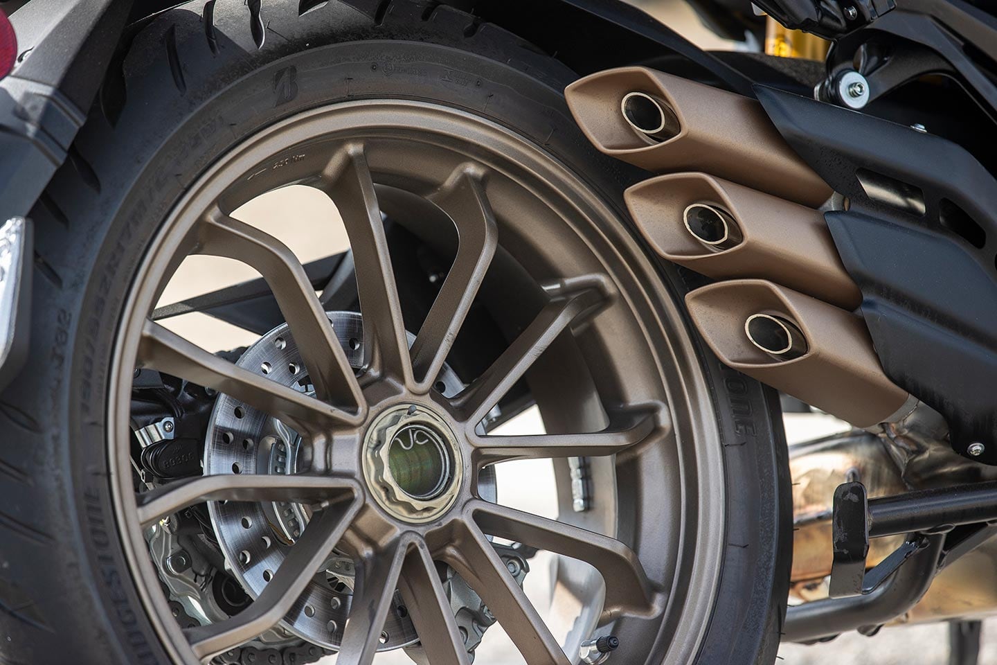 There’s just something about a single-sided swingarm. How about those slash-cut mufflers too? The only thing in this picture we’re not fans of are the Bridgestone Battlax Sport Touring T32 tires, which don’t match the sporty performance of the bike.