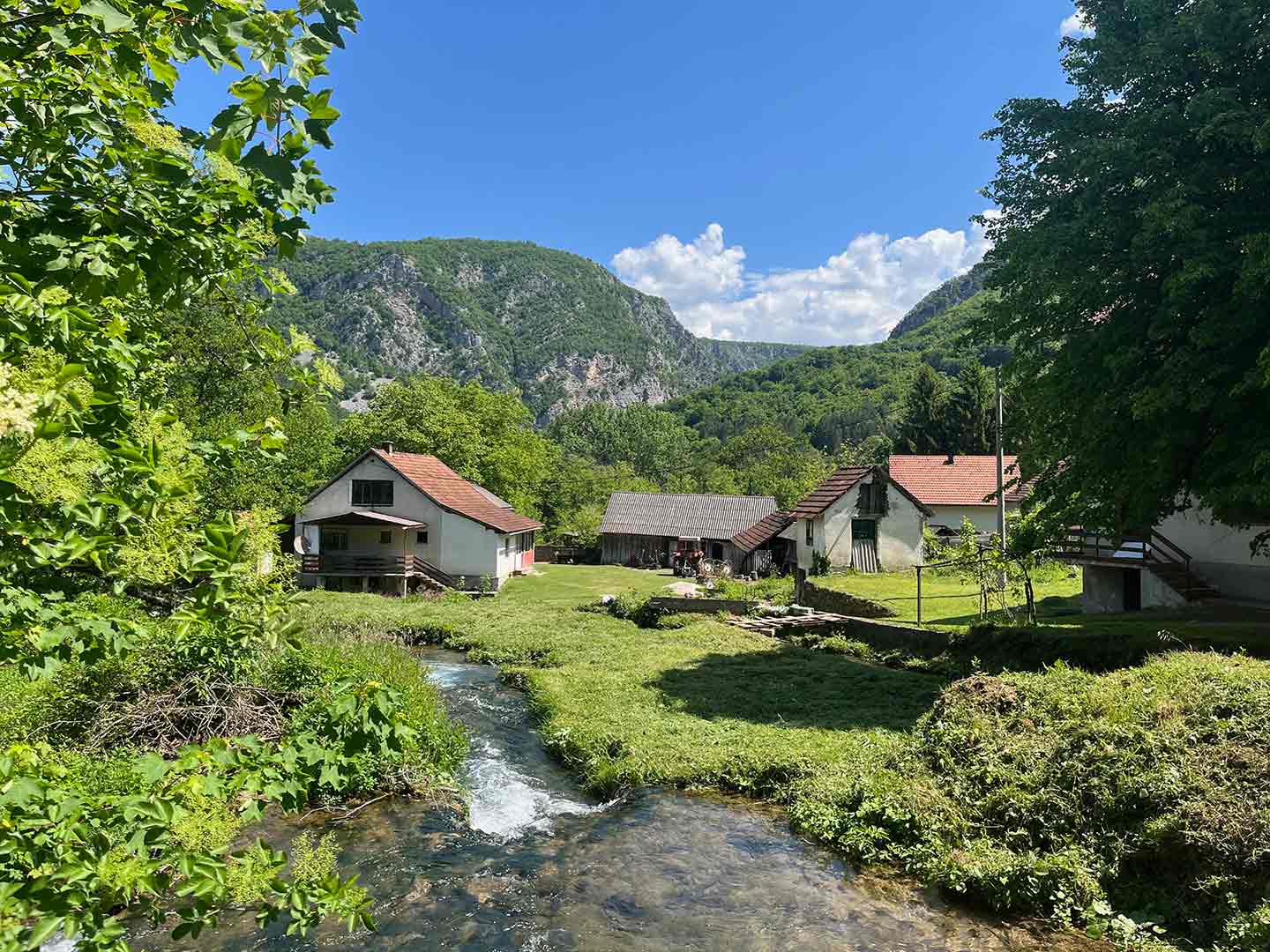 La vie rurale dans le parc national d'Una en Bosnie.