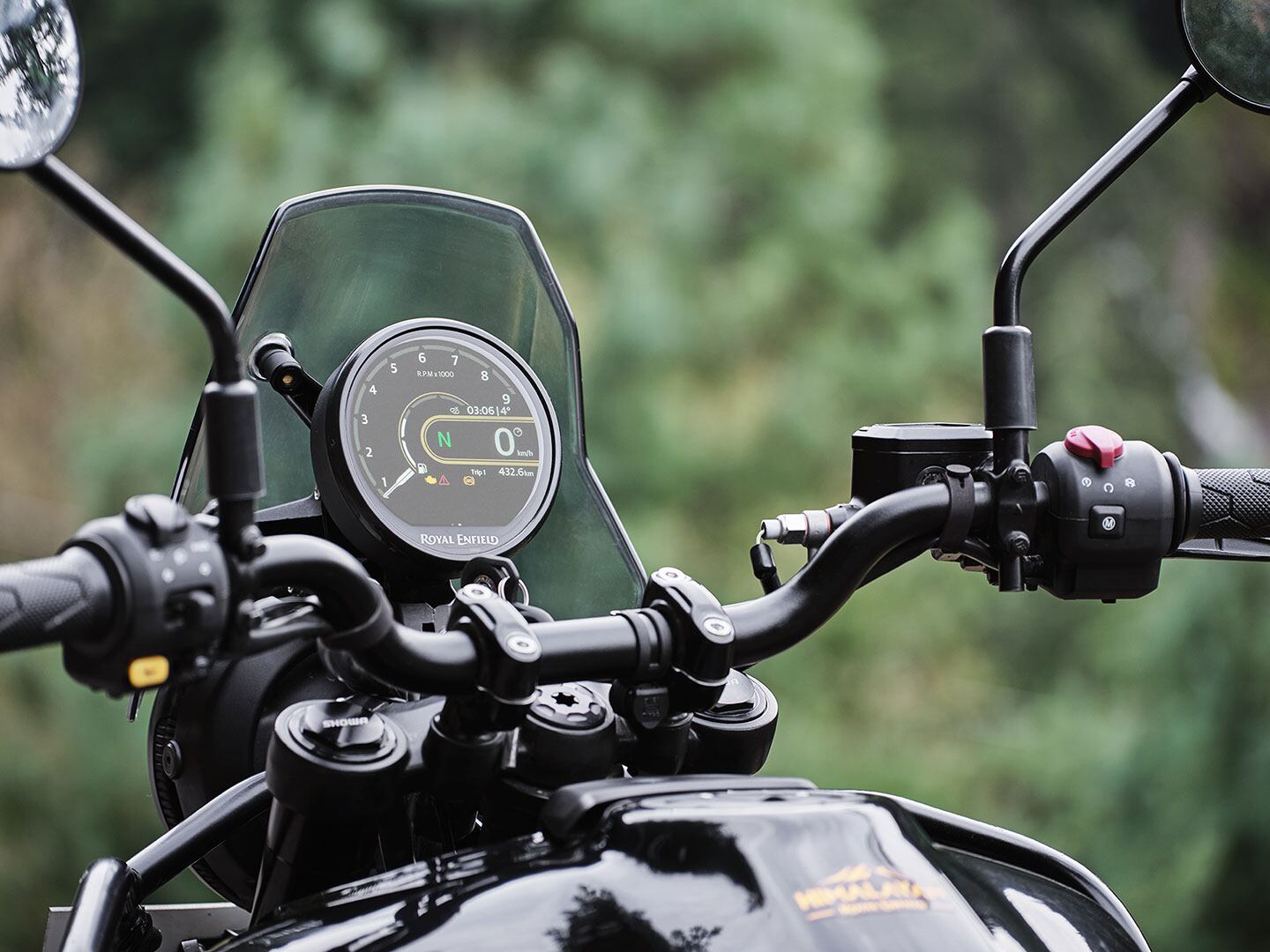 The INT Bear 650 will use the same round TFT display as the Himalayan, which tether to your smartphone for navigation.