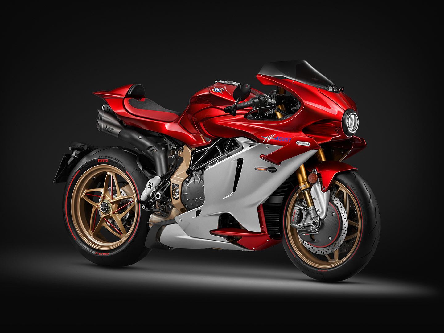 MV Agusta revient aux superbikes à quatre cylindres en ligne avec son édition limitée Superveloce 1000 Serie Oro.