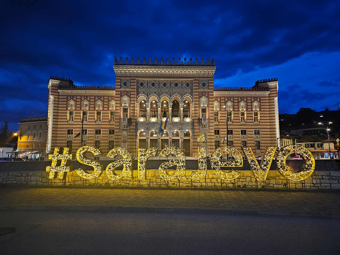 L'hôtel de ville de Sarajevo, qui a subi une restauration complète après la guerre de Bosnie.