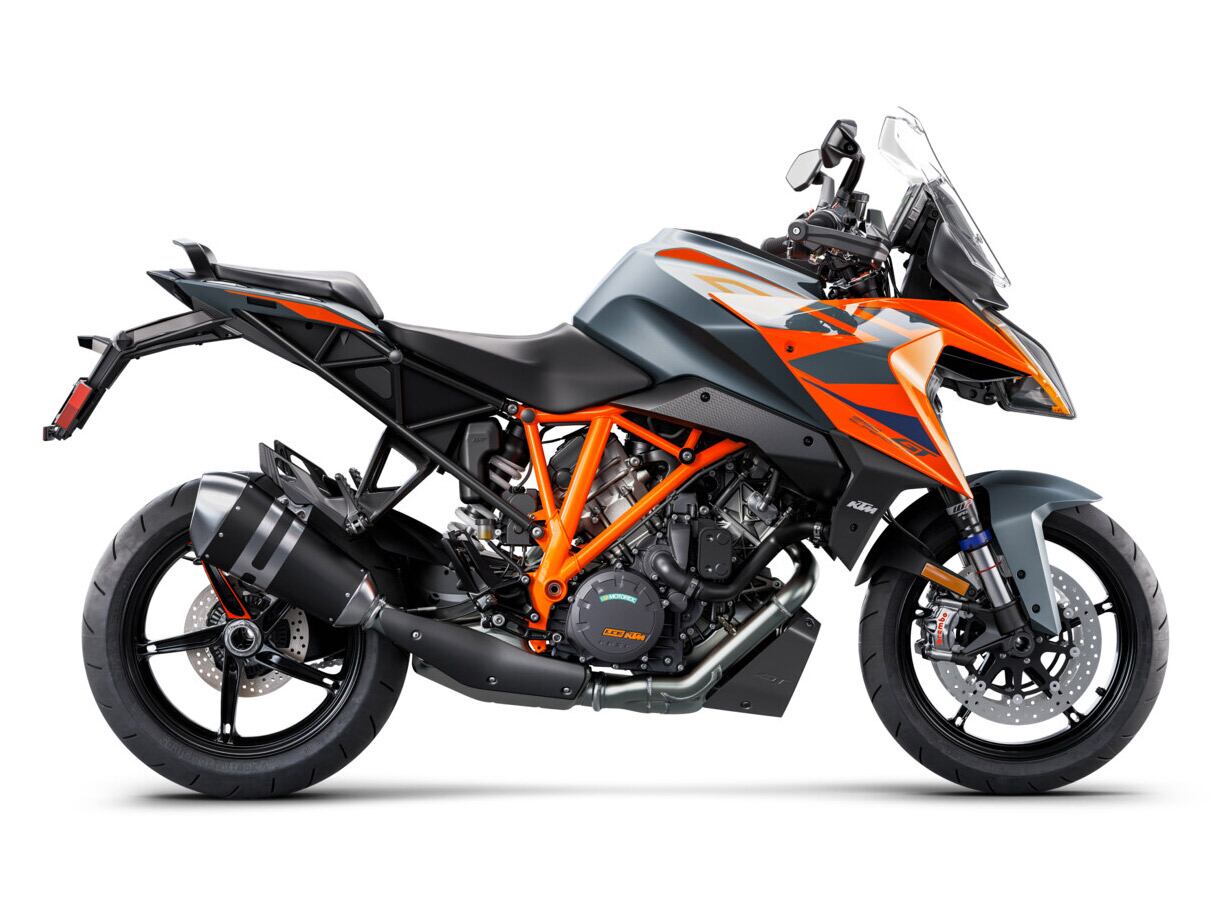 La KTM Super Duke GT sport-tourer est basée sur la 1290 Super Duke R EVO, incroyablement divertissante, mais dispose des équipements nécessaires pour les voyages sur de plus longues distances.