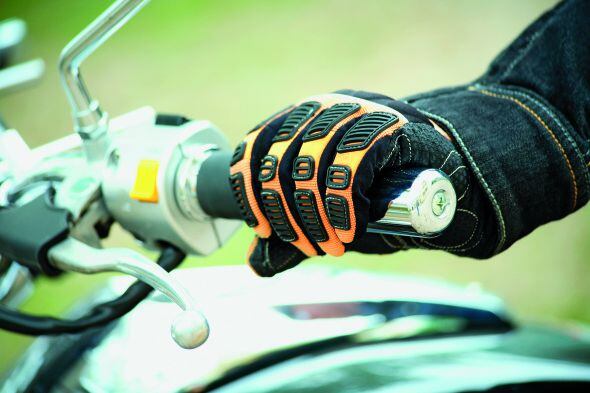 How to Select The Right Motorcycle Gloves When You Ride