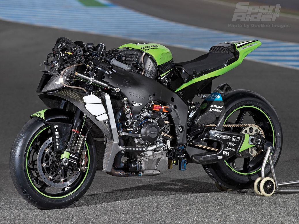 Kawasaki World Superbike ZX-10R Racer Test | Cycle World