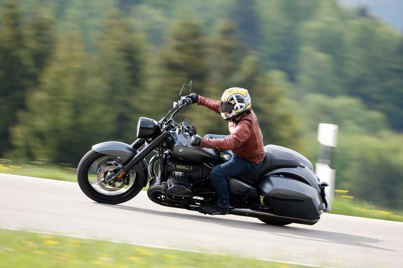 Suzuki Intruder 150 Review: The Lightweight Cruiser!